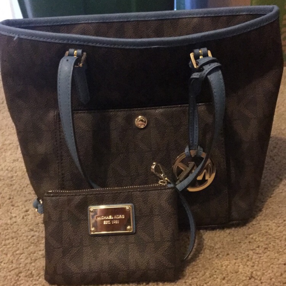 ✨✨Authentic Michael Kors Tote with wallet✨✨